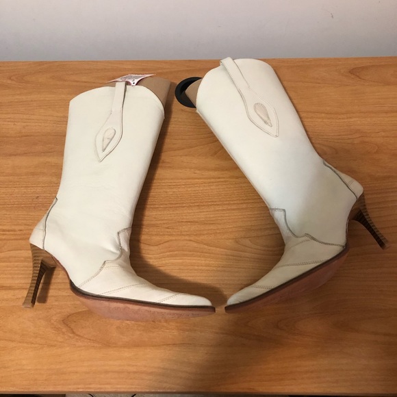 New Los Altos Boots Eel Boots, Bone, Size 8 - Picture 3 of 9